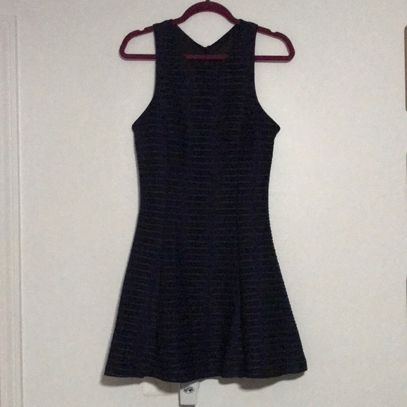 EUC Guess Dress with Open Back - Picture 2 of 7